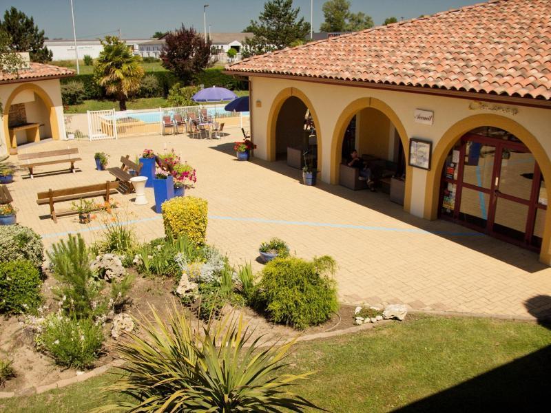 Logis Hotel Restaurant Solenca Nogaro Esterno foto
